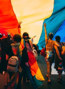 Hostel dla osób LGBT+ będzie ponownie otwarty. Wy też możecie pomóc!