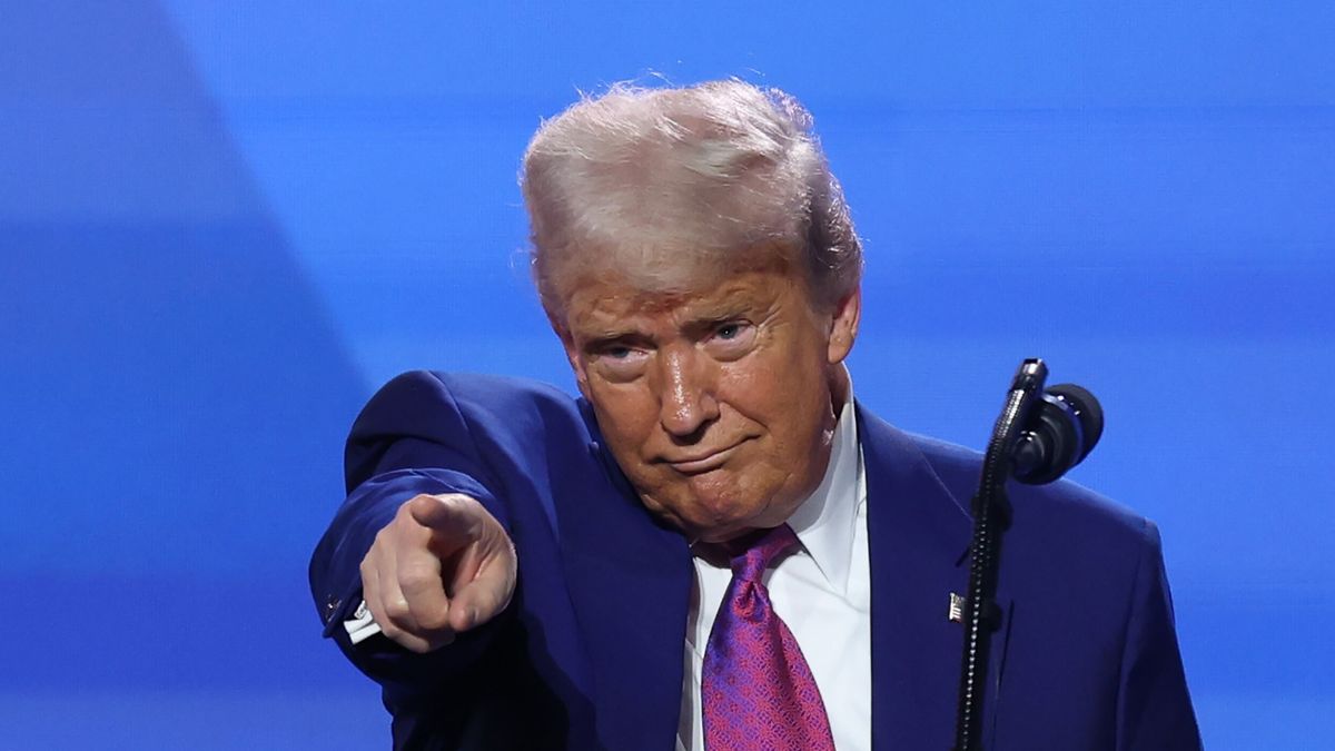 The Saudi-US Investment Forum in Riyadh
epaselect epa12096829 US President Donald Trump attends the Keynote Address at the Saudi-US Investment Forum in Riyadh, Saudi Arabia, 13 May 2025. The forum is taking place during the state visit of US President Trump to Saudi Arabia on 13 May.  EPA/ALI HAIDER 
Dostawca: PAP/EPA.
ALI HAIDER
epaselect