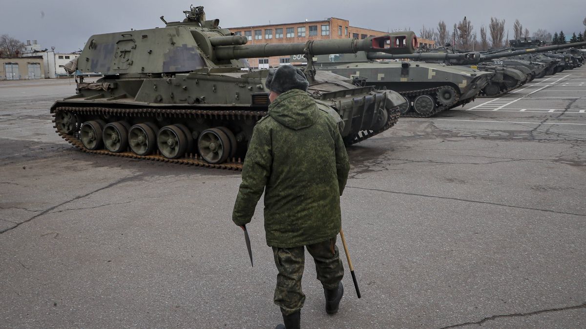 Żołnierze kontraktowi, którzy odmówili walki, są przetrzymywani w „ŁRL” 