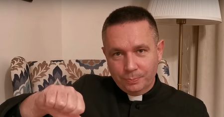 Czy katolik może obchodzić w tym roku walentynki? Ksiądz wyjaśnia