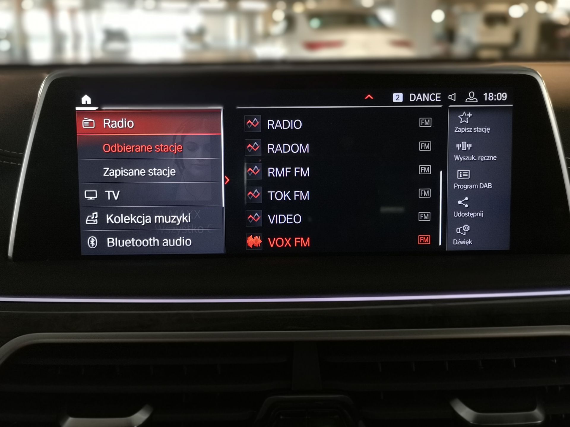 BMW 750i xDrive: Systemy wsparcia kierowcy, Night Vision, zdalne sterowanie i audio Bowers & Wilkins 10