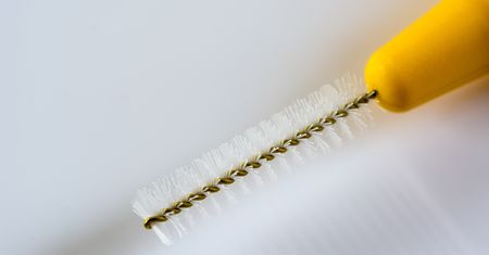 Szczoteczki międzyzębowe – do czego służą i jak ich używać?