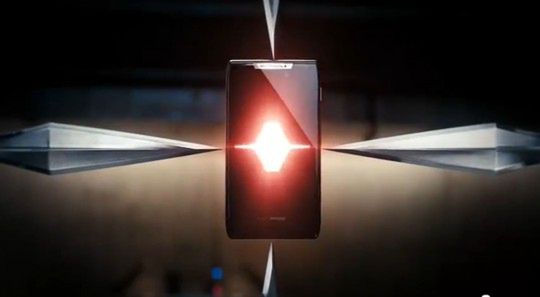 Jak reklamowane są najnowsze smartfony: RAZR, Lumia, Sensation XL, Rezound, iPhone 4S [wideo]