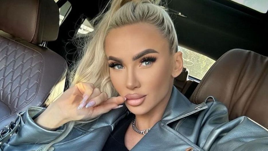 Izabela Macudzińska w skórzanej stylizacji