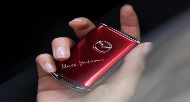 Radio 357 zachęca patronów: kupcie Mazdę, otrzymacie kluczyk z autografem prezentera