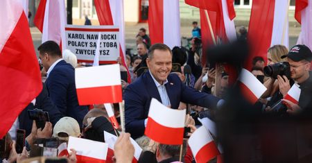 Krzyki na konferencji Nawrockiego. Zagłuszyli dziennikarkę TVN24