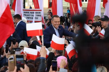 Krzyki na konferencji Nawrockiego. Zagłuszyli dziennikarkę TVN24