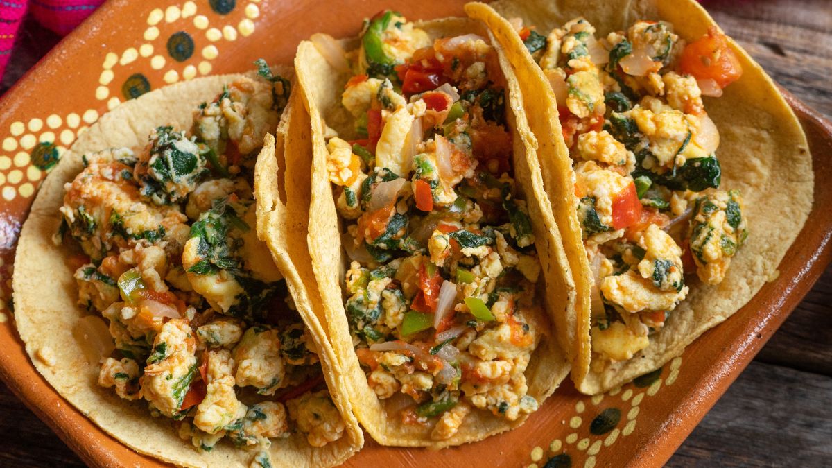 Tacos z jajecznicą i warzywami