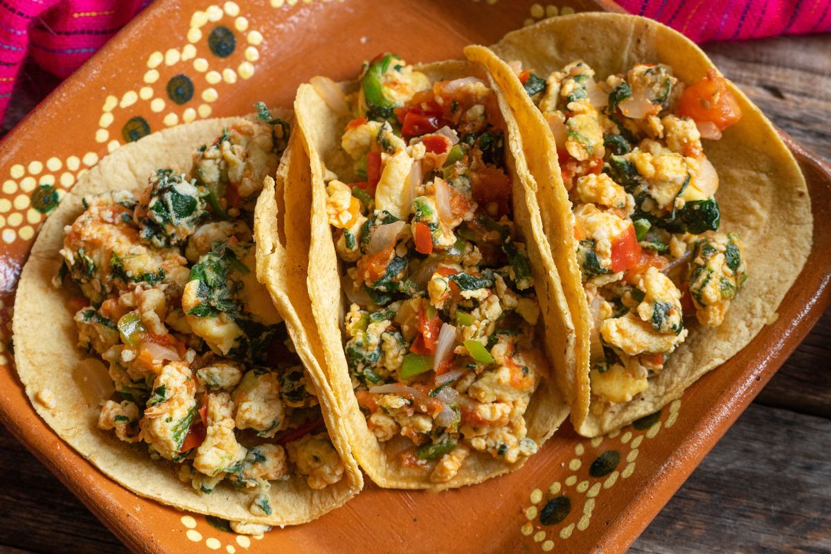 Na śniadanie jajecznica po meksykańsku. Już sam widok wprawia w dobry nastrój