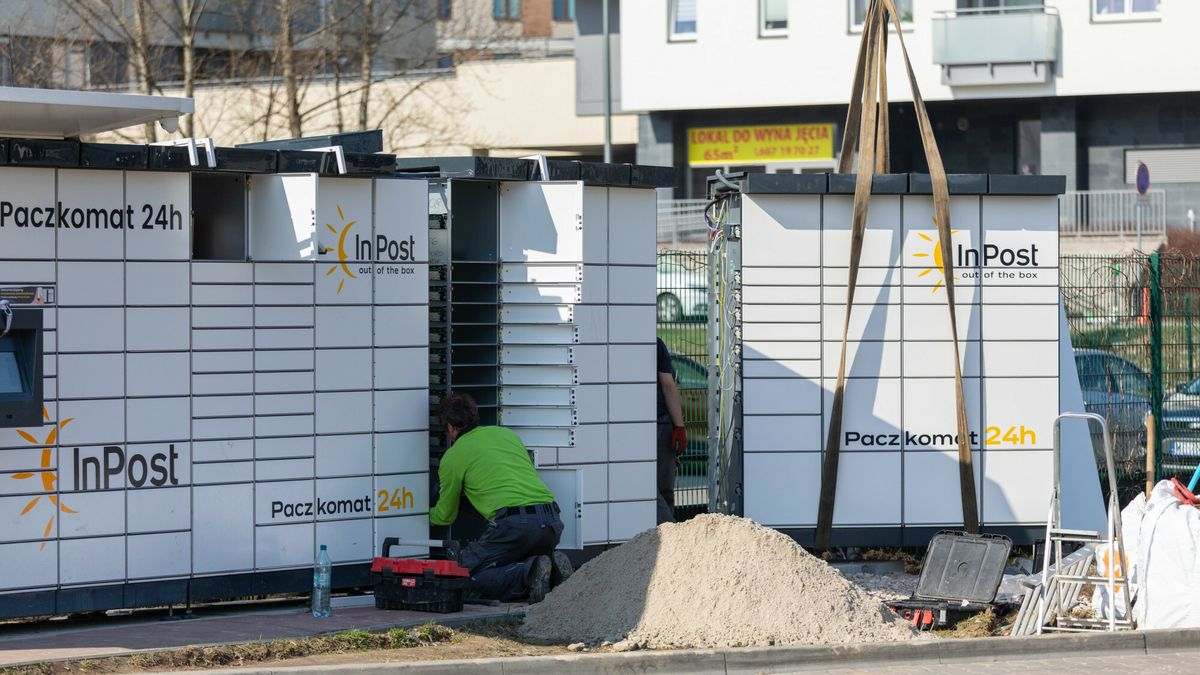 Nadchodzą dziesiątki tysięcy paczkomatów (fot. Arkadiusz Ziołek, East News)