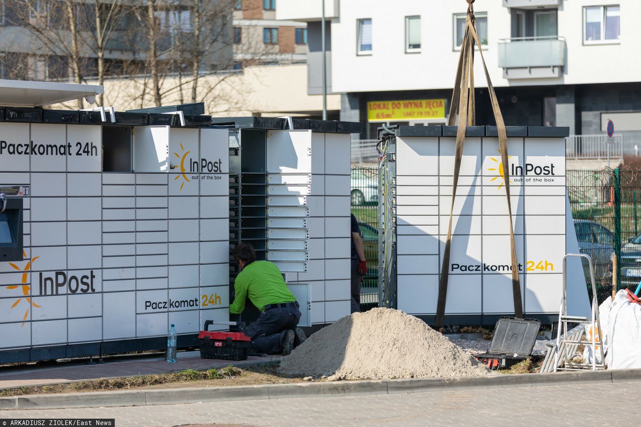 Nadchodzą dziesiątki tysięcy paczkomatów (fot. Arkadiusz Ziołek, East News)