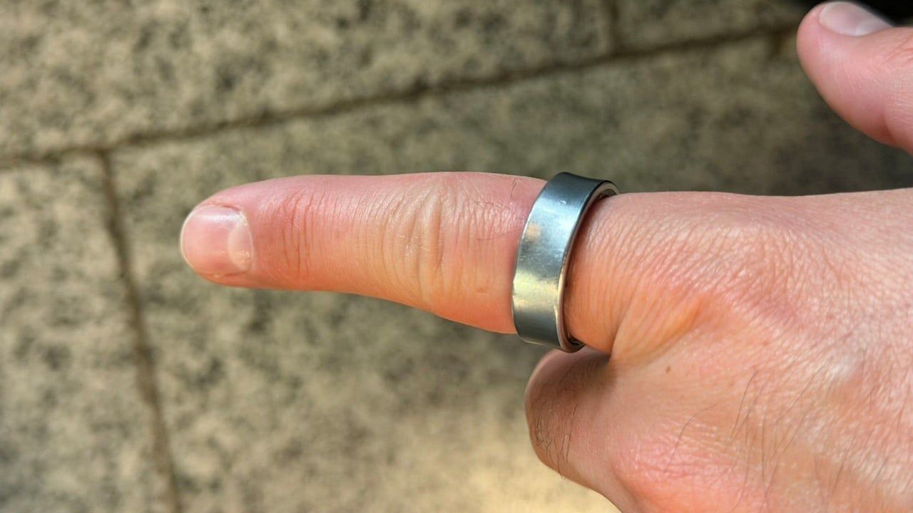 Youtuber nie mógł wsiąść do samolotu, bo bateria jego Samsung Galaxy Ring spuchła i stała się niebezpieczna