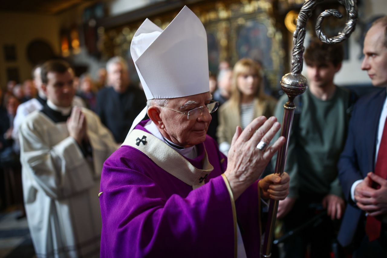 Abp Jędraszewski grzmi z ambony. "Rządzący chcą nam zafundować"