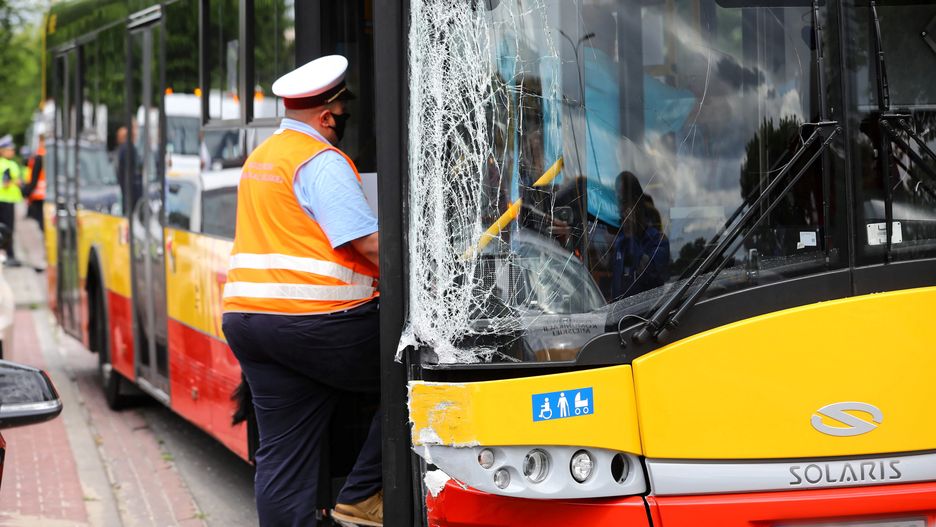 Warszawa. Wypadek autobusu miejskiego na Bielanach. Ten sam przewoźnik co na S8