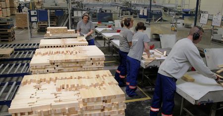 Koronawirus zniszczył popyt na meble. Ikea: 10 proc. załogi z Wielbarka do zwolnienia