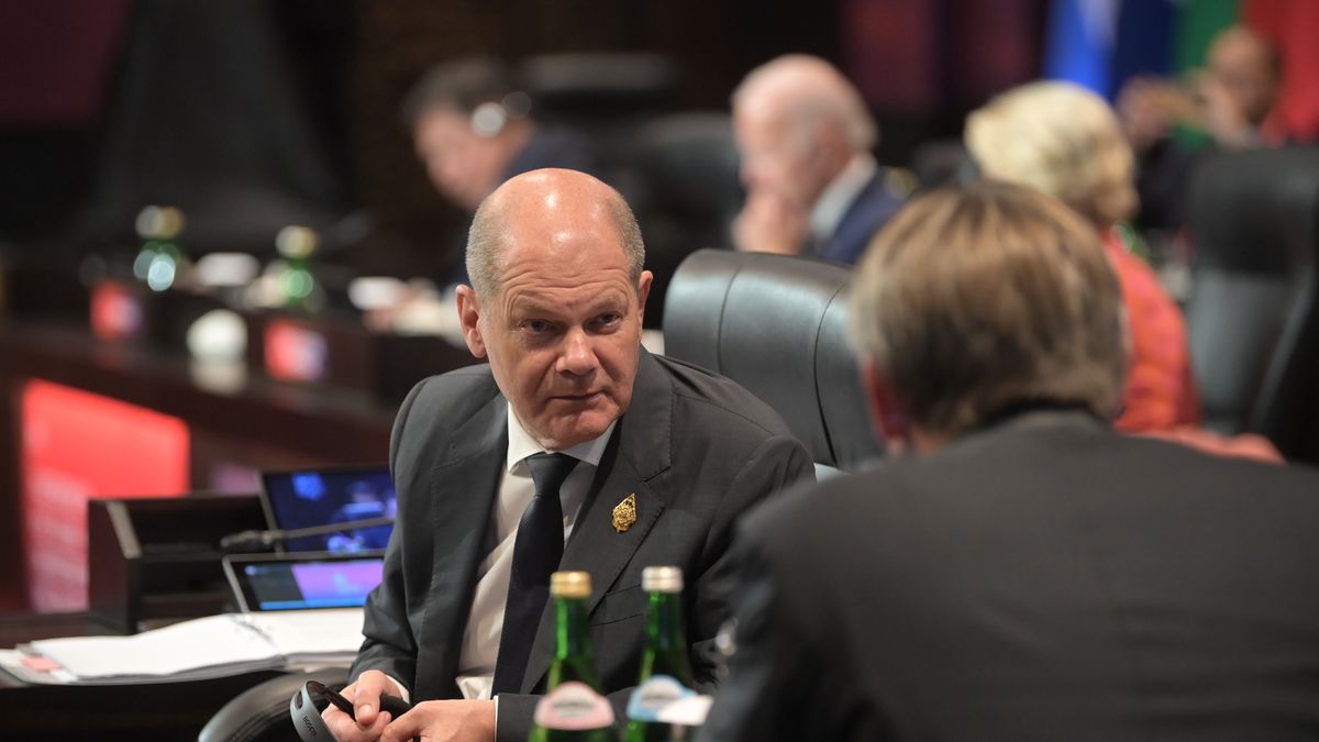 German Chancellor Olaf Scholz (L) attends the Partnership for Global Infrastructure and Investment Summit as part of the G20 Leaders' Summit in Bali, Indonesia, 15 November 2022. The 17th Group of Twenty (G20) Heads of State and Government Summit runs from 15 to 16 November 2022. EPA/GALIH PRADIPTA / POOL Dostawca: PAP/EPA.