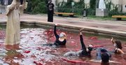 Zdjęcie dnia. Aktywistki protestują przed pomnikiem Jana Pawła II w Warszawie