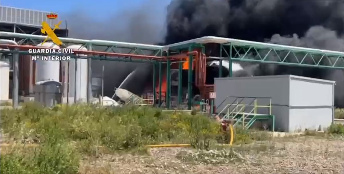 Dwie osoby zginęły wskutek eksplozji w zakładzie produkcji paliw w Hiszpanii. Fot. Twitter / @Haro_Digital