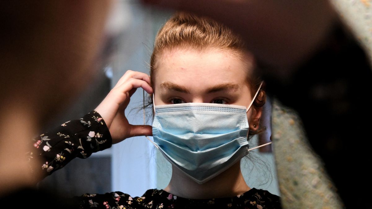 Obowiązek zakrywania nosa i ust. UOKiK monitoruje ceny