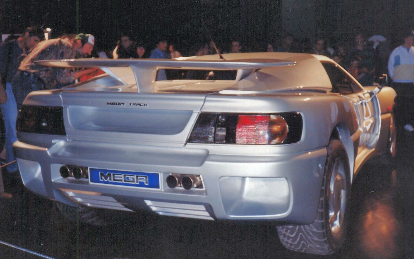 Track podczas pokazu w Paryżu w 1992 roku