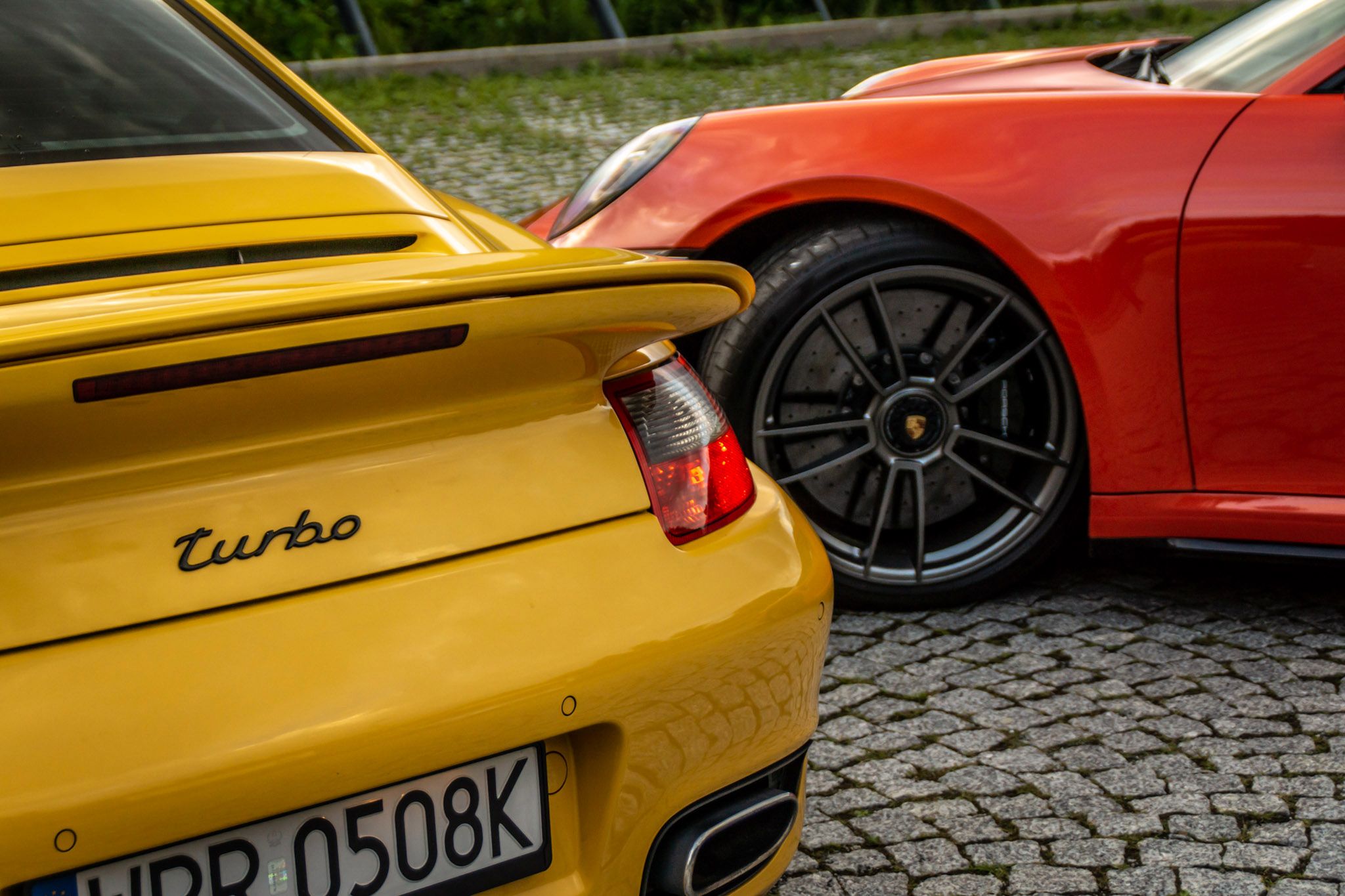Porsche 911 992 Turbo S vs. 911 997 Turbo