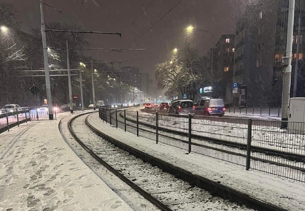 Zima we Wrocławiu. Śnieg przykrył ulice