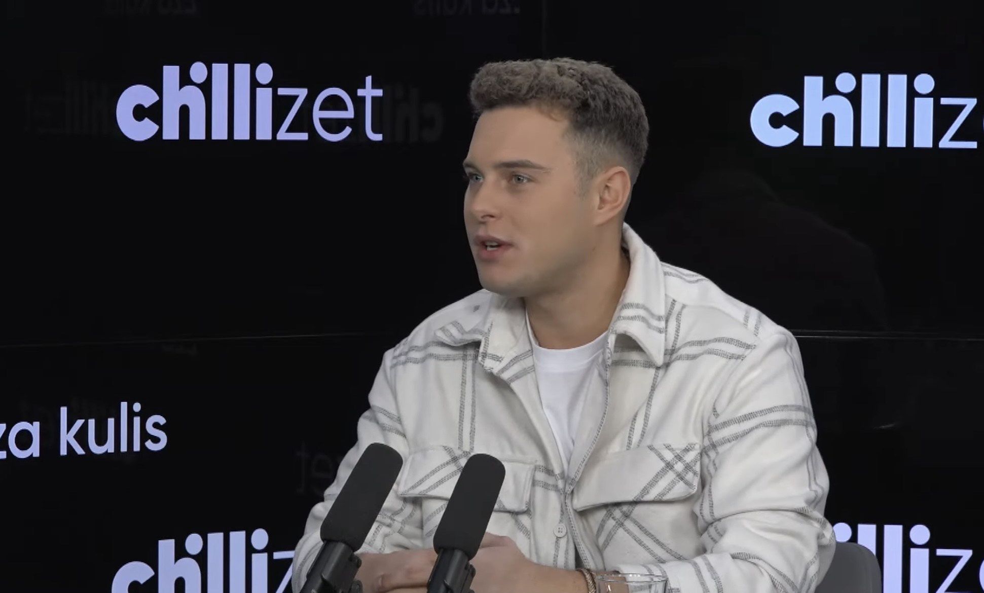 Adam Zdrójkowski podczas rozmowy 