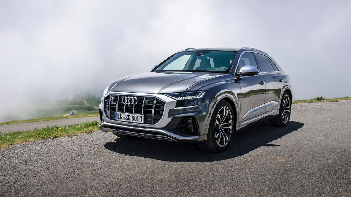 Ten potężny SUV ma pod maską 4-litrowego diesla V8 z miękką hybrydą - to wystarcza, by w statystykach był traktowany jako pojazd zelektryfikowany.