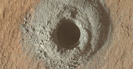 NASA wywierciła dziurę w Marsie. Znaleźli coś bardzo dziwnego