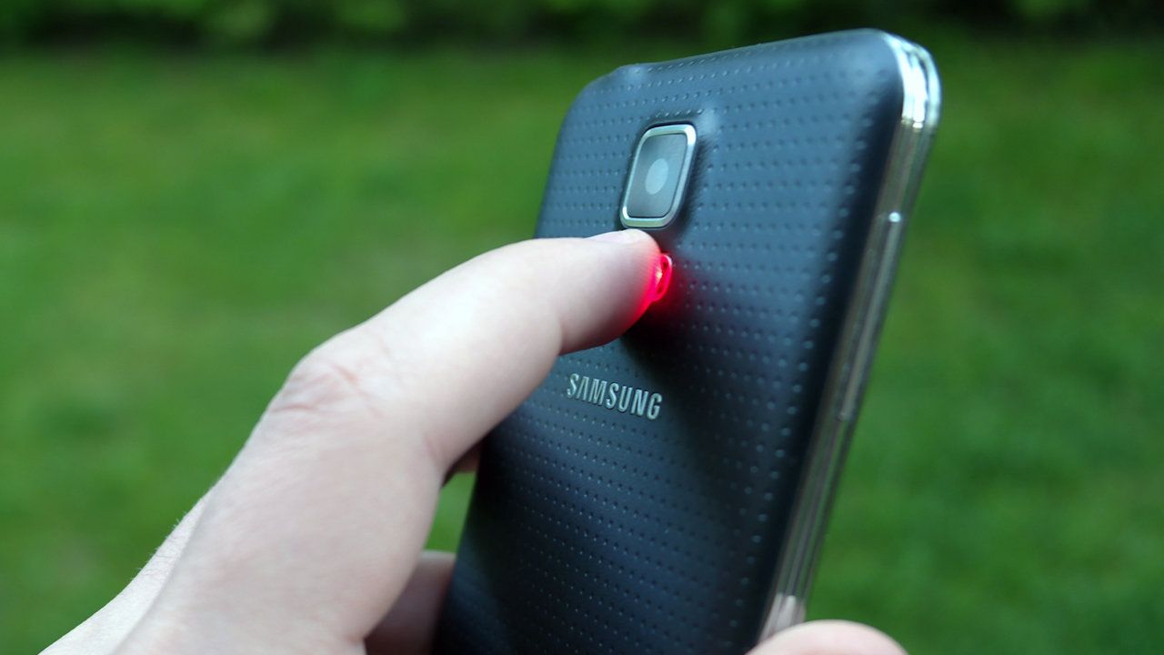 Galaxy S5 to pierwszy smartfon Samsunga z pulsometrem