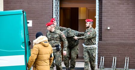 Żołnierz strzelał do auta. Biegli: był niepoczytalny