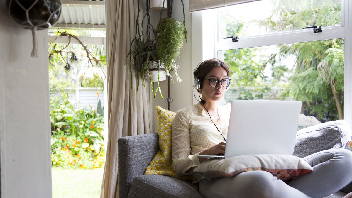 Do zdalnej pracy możesz wybrać efektowne stylizacje.