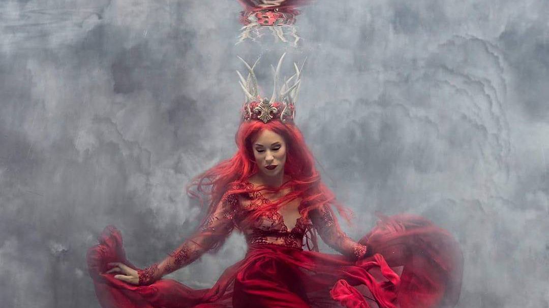 Podwodne portrety są dla niej formą poradzenia sobie z życiowymi problemami 1