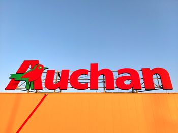 Popularne suplementy wycofywane ze sprzedaży. Komunikat Auchan