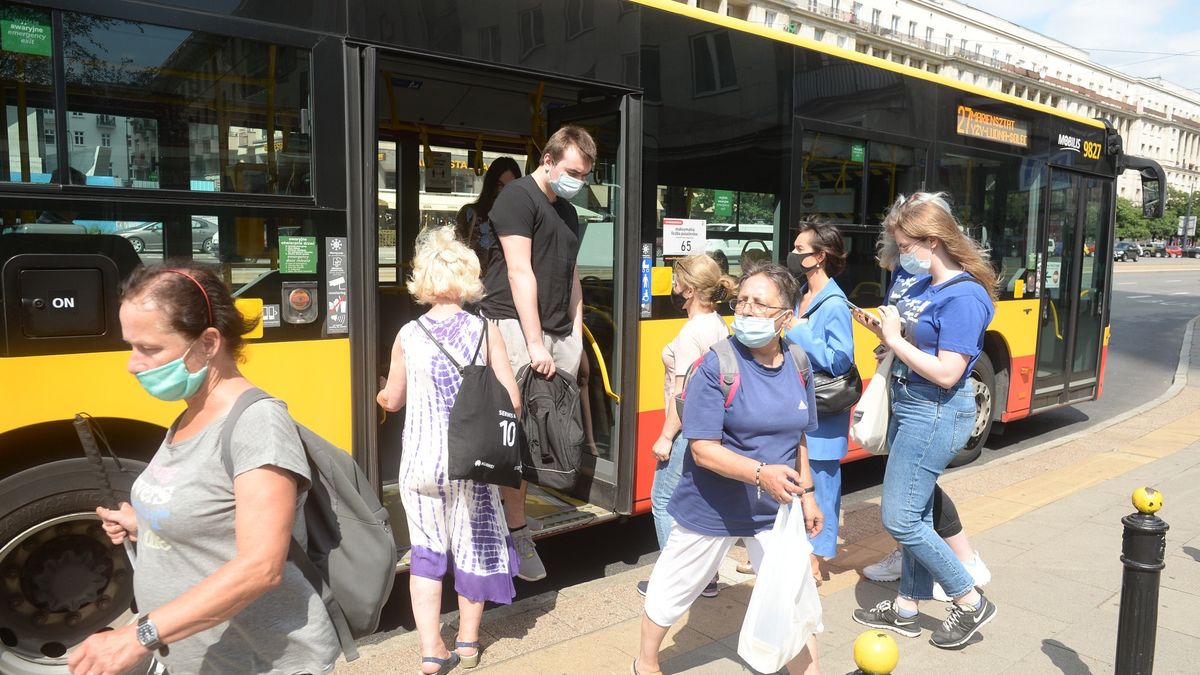 Nie wszyscy pasażerowie są tak sumienni jak ci na zdjęciu