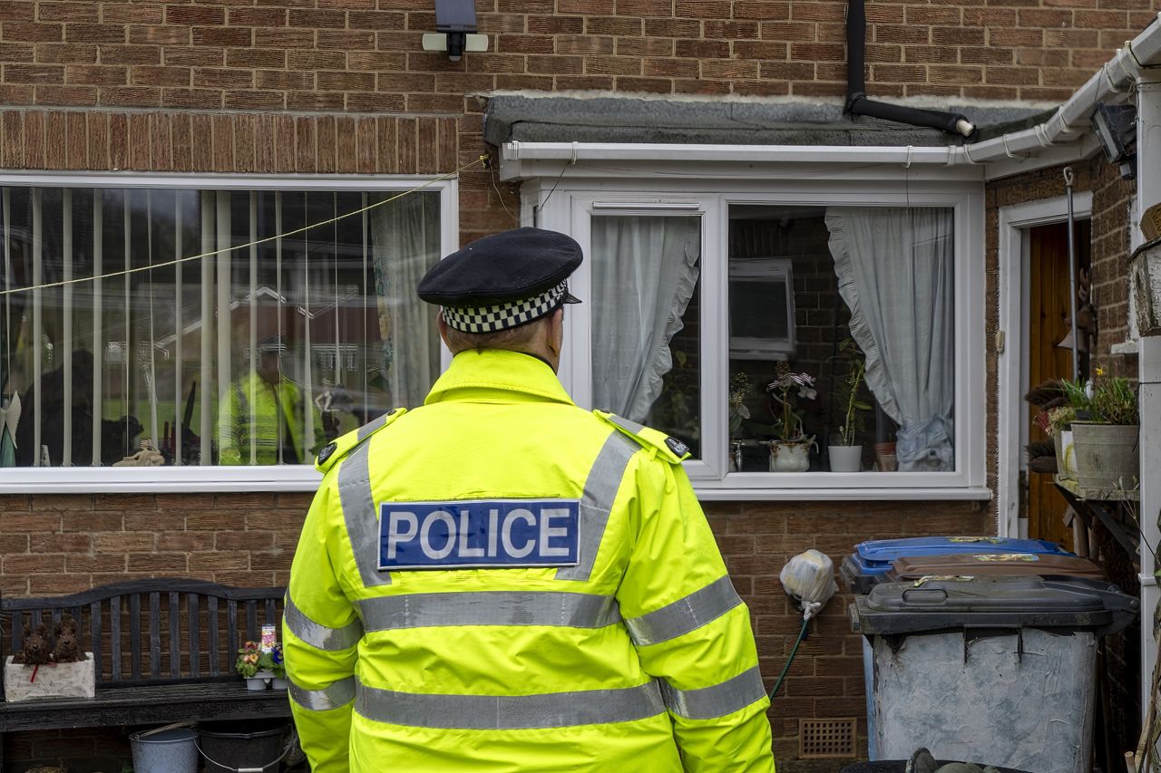 Shock in the United Kingdom. Mother hid her daughter in a drawer. Illustrative photo.