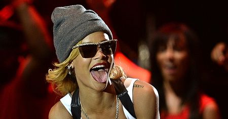 PIJANA Rihanna spóźniła się na koncert! PÓŁTOREJ GODZINY!