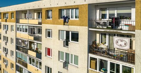 "Bezpodstawna kontrola". Prawnik uczula mieszkańców bloków