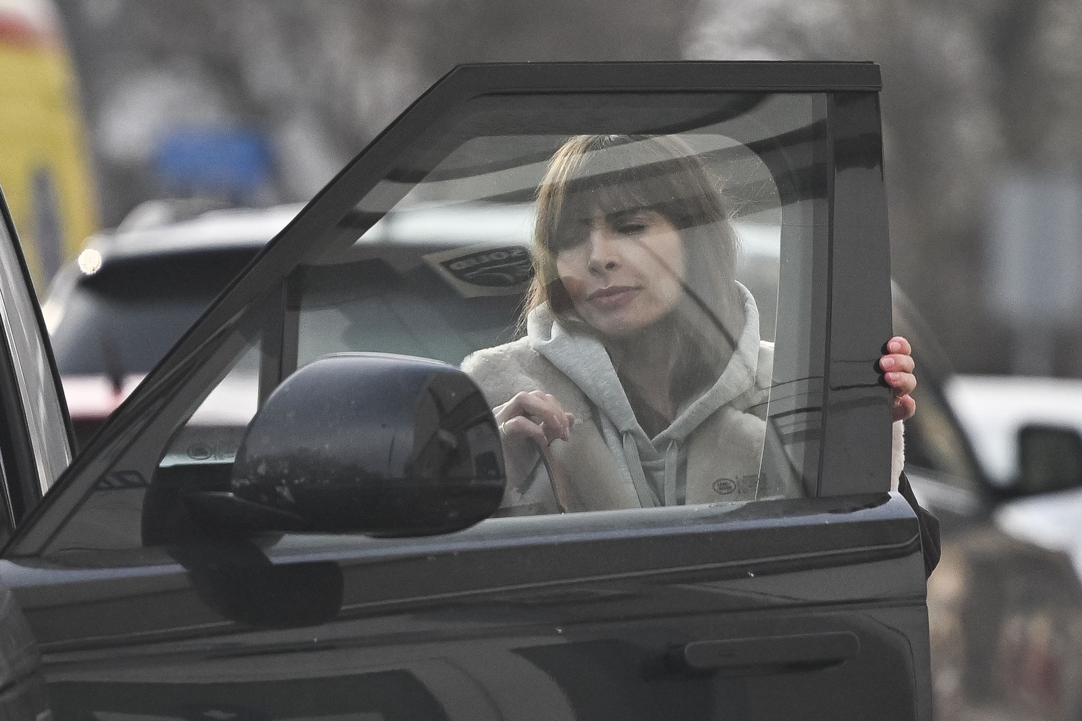 Agnieszka Dygant poprawia makijaż i pędzi na fizjoterapię
