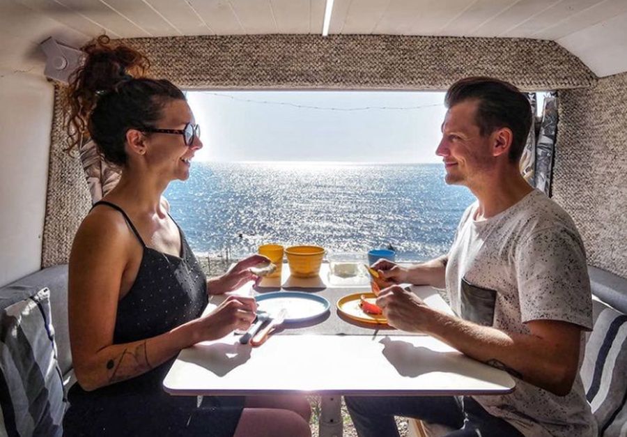Jakub Tolak i Zosia Samsel mieszkają w vanie