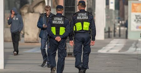 Mandaty za kopcenie. Strażnicy zdradzili, ile osób ukarali