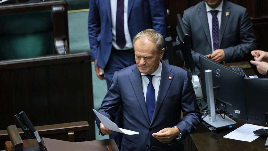 Premier Donald Tusk przemawia na sali obrad Sejmu 