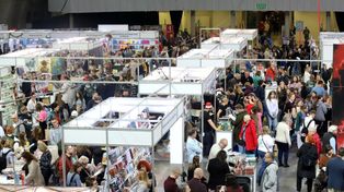 Wrocław: Trwają 33. Targi Dobrych Książek. W Hali Stulecia tłum miłośników literatury