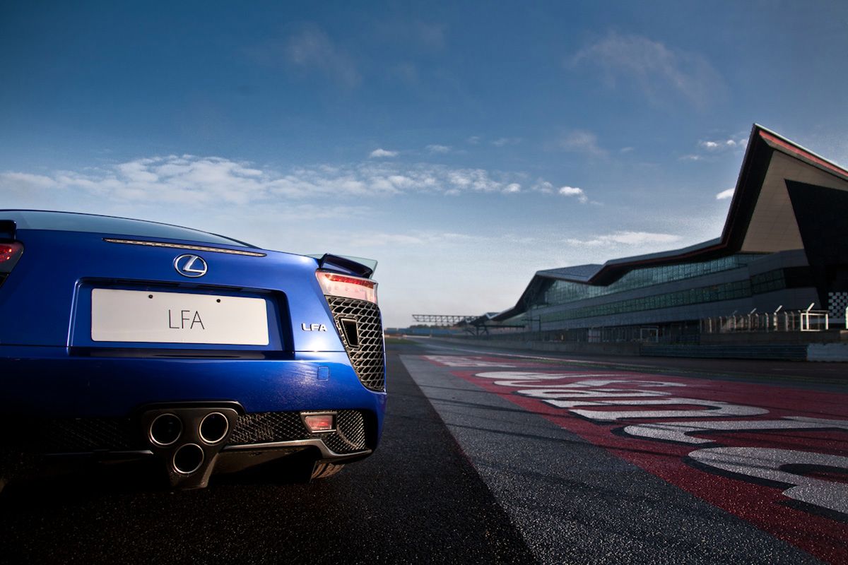 Lexus LFA w Silverstone - konkurs Facebook