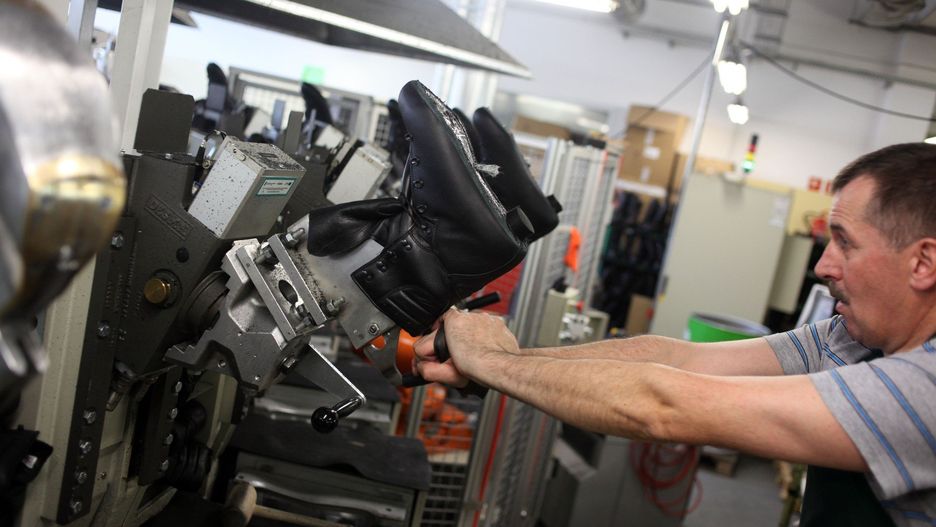 Przychody wszystkich badanych firm wyniosły 2 bln 998,1 mld zł, z czego większość, bo 57,8 procent to dochody ze sprzedaży wyrobów i usług. Większość tych firm to małe jednostki, które stanowią 62,9 procent wszystkich badanych przez GUS. fot. ilustracyjne A. Banaś/Polska Press