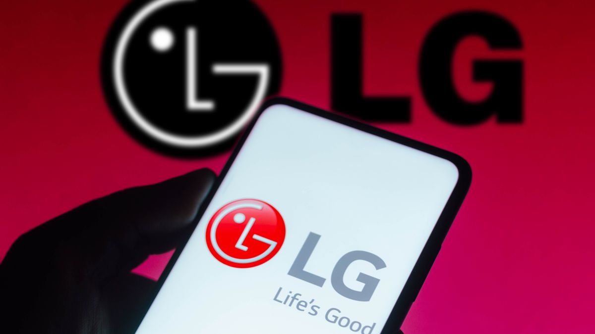 BRAZIL - 2021/11/08: In this photo illustration a LG Corporation logo is seen displayed on a smartphone screen and in the background. (Photo Illustration by Rafael Henrique/SOPA Images/LightRocket via Getty Images)