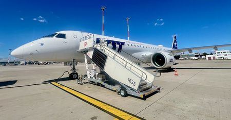Nowy samolot Embraera dołączył do floty LOT-u. Bierze udział w pojedynku z Airbusem. Kto wygra?
