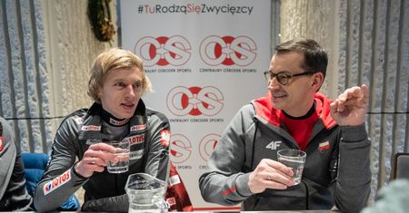 Dawid Kubacki otrzymał nagrodę pieniężną od premiera Mateusza Morawieckiego