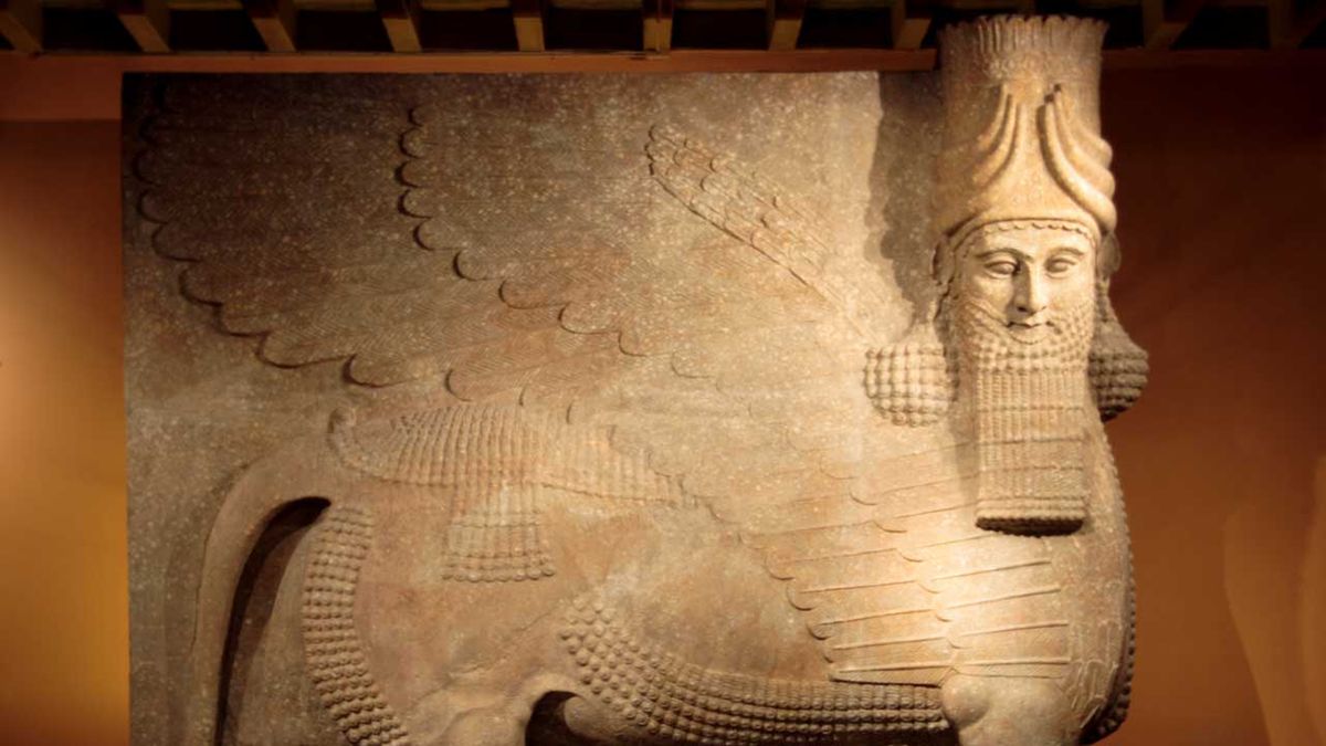 Posąg Lamassu ze starożytnej Asyrii, Luwr