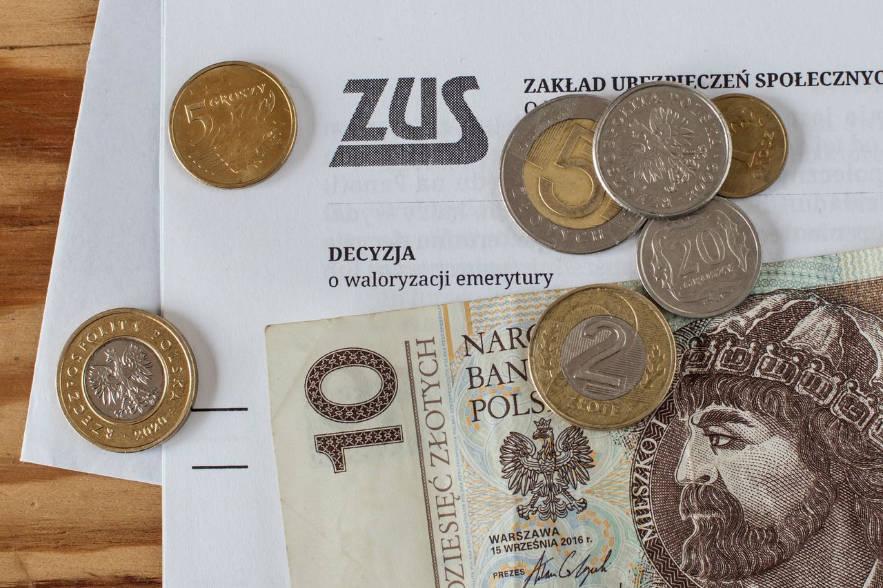 Emerytury wypłacane raz w roku. ZUS chce uporządkować ten problem